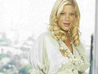 Tori Spelling Wallpaper Celebrities