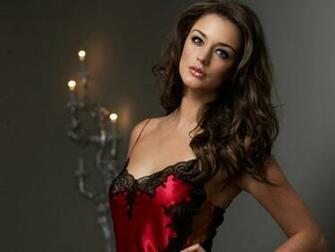 Lauren Budd Charming Wallpaper