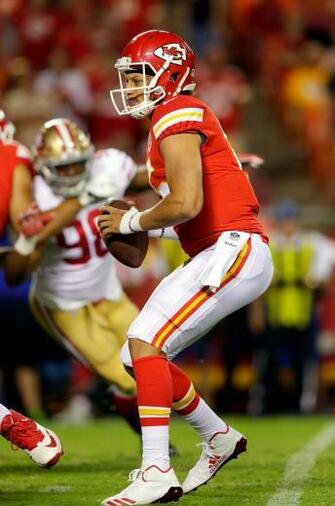 Pat Mahomes Phone Wallpaper Top