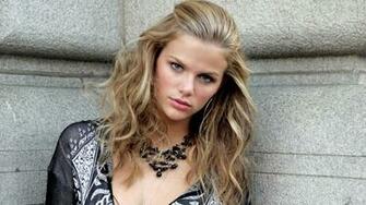 Brooklyn Decker Wallpaper