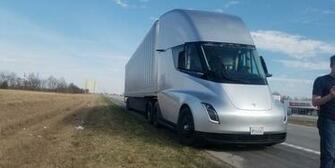 Tesla Semi Prototype Spotted Apparently Broken Down Makes