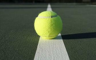 Tennis Wallpaper Met Een Tennisbal Op De Lijn HD Achtergrond