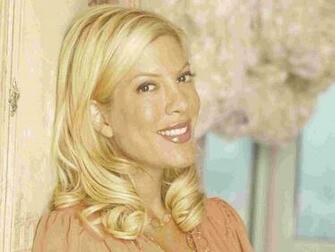 Tori Spelling Wallpaper Celebrities