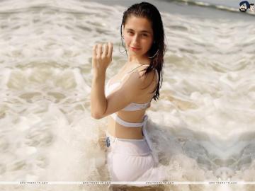 Sanjeeda Sheikh Looks Picture Perfect While Giving A Hot Pose