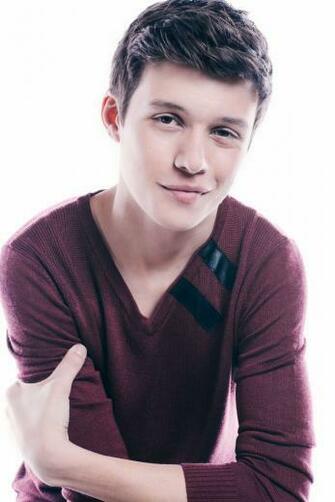 Nick Robinson Biography