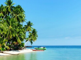 White Sandy Beach Of The Derawan Islands Wallpaper