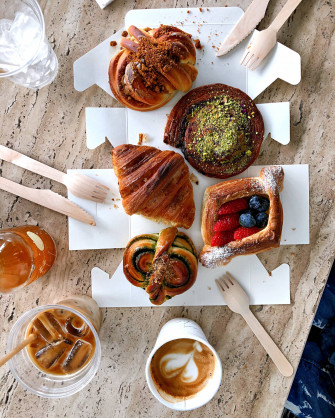 Croissant Food iPhone Wallpaper
