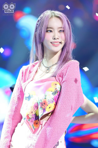 Weeekly Holiday Party Check It Out At Inkigayo Kpopping