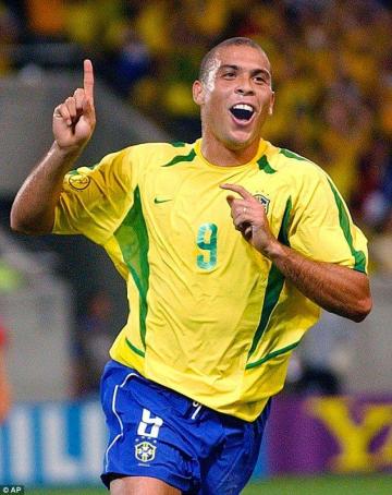 El Fenomeno Ronaldo Some Years Later Football Wallpaper