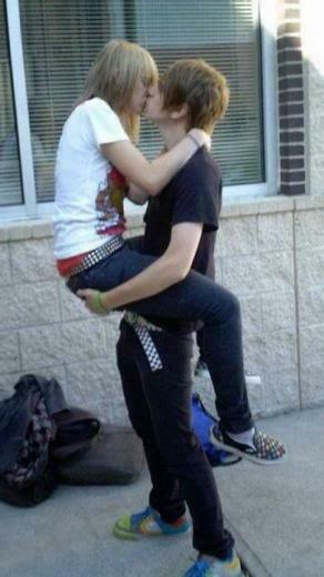 Emo Couple Kiss Love Wallpaper For Mobile Cell Phone