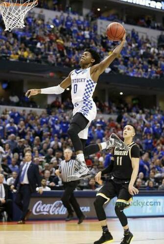 Kentucky Wildcats Guard De Aaron Fox Soared To The Basket On