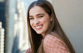 Wallpaper Smile Actress Haley Lu Richardson Image For Desktop