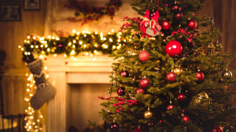 Celebrate The Joy Of Christmas With A Simple And Cute Decoration Wallpaper