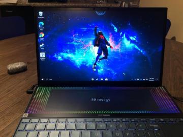 Can Some One Help Me Find A Wallpaper For My Bottom Screen It S