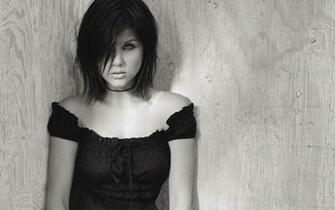 Tiffani Thiessen Hollywood Wallpaper Fun Hungama