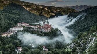 Blackberry iPad Covadonga In The Mist Screensaver For Kindle3 And Dx