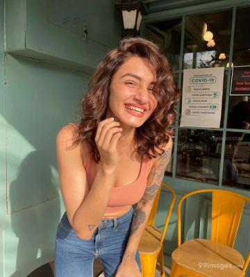 Aarushi Dutta HD Wallpaper Desktop Background Android