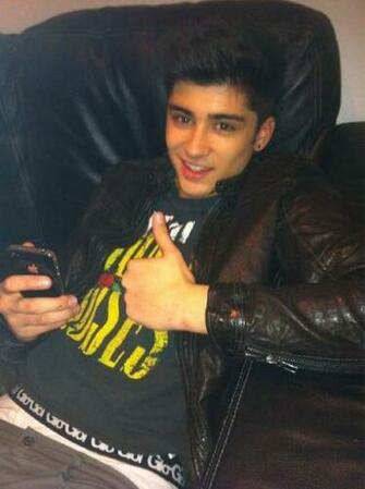 Mania Zayn Malik Profile Pic HD Wallpaper