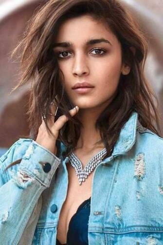 Alia Bhatt Gorgeous Looking HD Mobile Wallpaper
