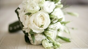 White Roses Bouquet Wallpaper