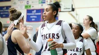Alexus Calhoun Women S Basketball Campbellsville University