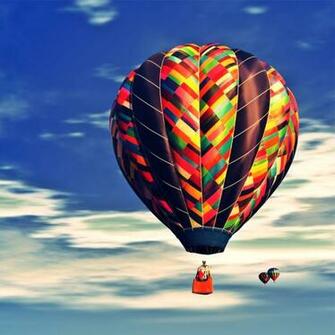HD Hot Air Balloon Fly On iPad Wallpaper