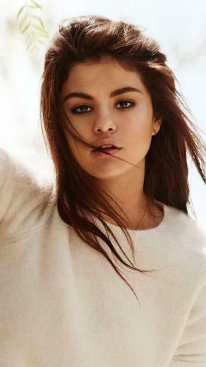 Beautiful Charming Selena Gomez Wallpaper