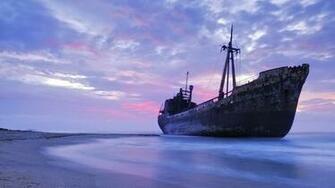 Ship Is Stranded Full HD Wallpaper