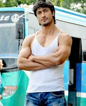 Vidyut Jammwal Beautiful HD Photoshoot Stills Mobile