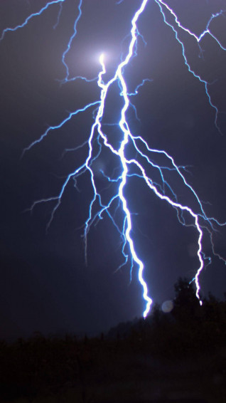 An Aesthetic Tale Of Lightning Across Skies Wallpaper