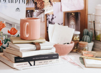 Preppy Room Aesthetic Decor Ideas And Inspiration Dengarden