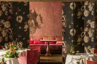 Modern Victorian Style Wall Treatments And Art Get The Look