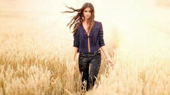 Taylor Marie Hill Pictures