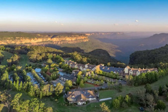 Take In The Breathtaking Scenic S Of Blue Mountains Wallpaper