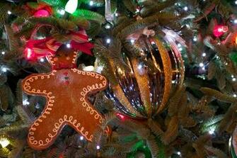 Christmas Tree With Gingerbread Man At Night Wallpaper Click Picture