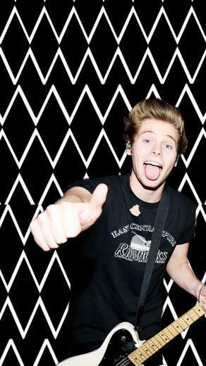 Luke Hemmings Guitar 5sos L O C K S R E N