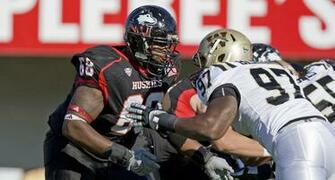 Nine Football Huskies Honored With Academic All Mac Recognition