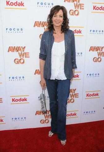 Photo Allison Janney Wallpaper With A Celebrity