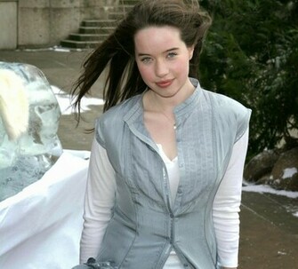 Stars Wallpaper Anna Popplewell