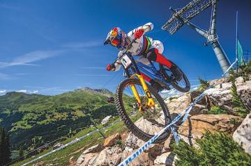 Meet The Riders And Their Rides Uci Downhill World Champion Loic