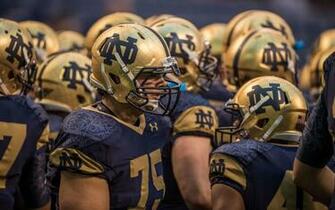 Notre Dame Fighting Irish Football Team Player Wallpaper HD