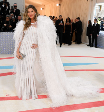 Met Gala Gisele Bundchen Looks Fierce In Feathers Post Divorce