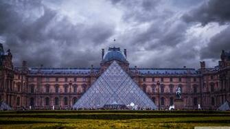 Louvre Wallpaper