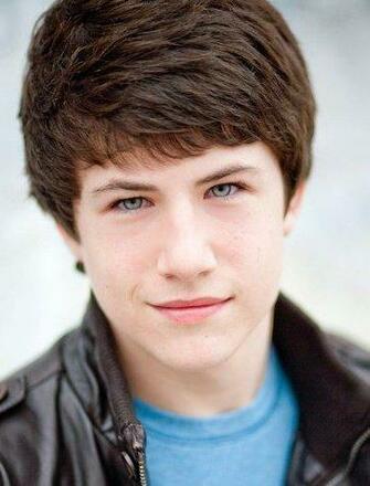 Dylan Minnette Height Weight Age Biceps Size Body Stats