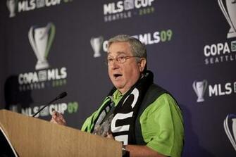Seattle Sounders Honor Gary Wright With Golden Scarf Before