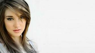 Cute Shailene Woodley Wallpaper