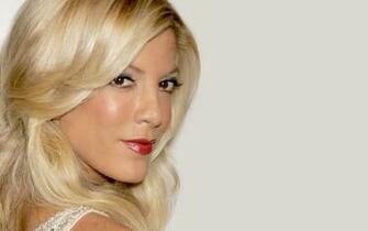 Tori Spelling Wallpaper Celebrities