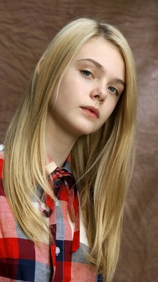 Elle Fanning Wallpaper