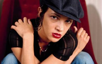 Asia Argento HD Wallpaper