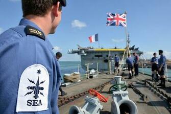 File Hms Kent Enters Djibouti With Fs Charles De Gaulle In The